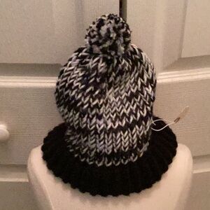 🖤NWT Warm & Fun Unisex Beanie Hat Closet Must Have 🖤
